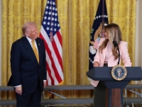 VRHUNAC KOMEDIJE U WASHINGTONU: Melania Trump opisala supruga kao 'brižnog lidera', a ono što je uslijedilo sekundu kasnije postalo je VIRALNI hit