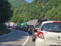 PREKASNO UPALJENA PAMET: Semafori ugašeni tek nakon dana haosa na putu prema Mostaru