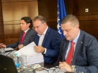 S&P ZAPRIJETIO SNIŽAVANJEM REJTINGA FBiH: 70 posto budžeta troši se na penzije i socijalna davanja