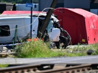 STRAVIČNA NESREĆA U BELGIJI: Voz se zabio u autobus s učenicima, ima mrtvih