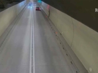 NEVJEROVATAN TRENUTAK: Opasno preticanje u tunelu moglo je završiti kobno... (VIDEO)