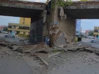 JEZIVI PRIZORI S GRANIČNOG PRIJELAZA GRADIŠKA: Ovo je dio urušenog mosta zbog kojeg je obustavljen saobraćaj...