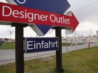 ŠOK ZA ŠOPING TURISTE: Poznati outlet u velikim finansijskim problemima