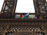 DRAMA U PARIZU: Aktivisti razvili palestinsku zastavu na Eiffelovom tornju, ima uhapšenih (VIDEO)