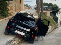 KAKO MISLIŠ NE MOŽE: Pogledajte ovo 'parkiranje', društvene mreže gore