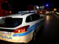 FILMSKA POTJERA: Bježao policiji, zabio se u betonski zid pa pokušao nestati u šumi...