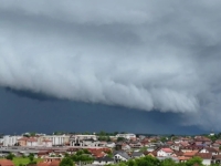 SNAŽNA OLUJA 'PROTUTNJALA' SJEVEROM BiH: Pogledajte posljedice nevremena (VIDEO)