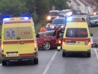 DRAMATIČNE SNIMKE S DRUGE STRANE BH. GRANICE: Vatrogasci morali rezati smrskani lim automobila kako bi izvukli ozlijeđene...
