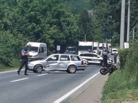 TRAGEDIJA NA BH. CESTAMA: U sudaru motocikla i putničkog automobila poginula jedna osoba