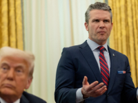 'SVI POD STOLOVE, A ON...': Trump otkrio šta je Pete Hegseth radio dok su letjeli meci – cijela sala u nevjerici! (VIDEO)