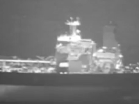 AMERIČKI LOVCI SPRŽILI IRANSKE TANKERE: Objavljen dramatičan snimak udara, brodovi zaustavljeni u plamenu! (VIDEO)