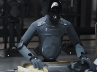 BUDUĆNOST JE STIGLA: Pogledajte kako humanoidni robot Helix-02 odrađuje cijelu smjenu u skladištu (VIDEO)