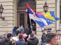 SRPSKO-BOSANSKA SVADBA U KRUŠEVCU PODIGLA BALKAN NA NOGE: Ore se trubači, vijore zastave – zbog ovog snimka mreže gore (VIDEO)