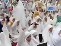 NEVIĐENE SCENE NA HADŽU: Iranci u Mekki skandirali protiv Izraela i Amerike, Saudijska Arabija samo njima ovo dozvoljava (VIDEO)