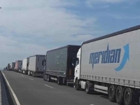 NOVI PRIJELAZ, STARE NAVIKE: Nepregledna kolona kamiona na novootvorenom graničnom prijelazu (VIDEO)