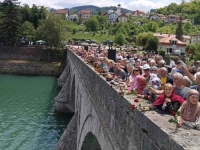 MUČILI, UBIJALI, SPALJIVALI...: Obilježena 34. godišnjica masovnih zločina nad Bošnjacima Višegrada