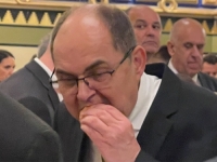 HIT NA INTERNETU: Suspenzija Schmidtove odluke na 24 sata, uz ruku Rame Isaka...