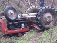 TEŠKA NESREĆA U RS-u: U prevrtanju traktora poginuo muškarac...