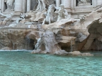 INCIDENT U RIMU: Turist plivao u čuvenoj fontani, Italijani traže strože mjere (VIDEO)