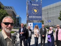 U BRUXELLESU OBILJEŽEN DAN PRIJEMA BiH U UN: Postavljen 'Bosanski toranj' na trgu Schuman (FOTO