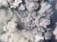 DRAMATIČNE SNIMKE: Nove erupcije vulkana Dukono, nastavljena potraga za tri nestala...
