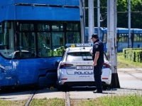 HAOS U ZAGREBU: Sudar tramvaja i policijskog auta izazvao zastoj