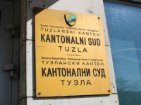 KANTONALNI SUD U TUZLI: Počelo suđenje 12 optuženih za seksualno iskorištavanje maloljetnica, javnost isključena