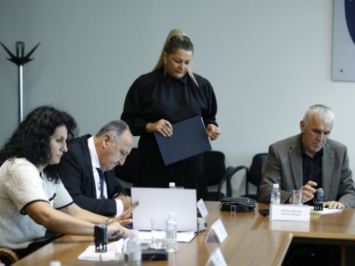 NOVI PROJEKTI ZA BOLJI ŽIVOT: Potpisani sporazumi vrijedni 1,3 miliona KM za infrastrukturne projekte u povratničkim sredinama BiH (FOTO)