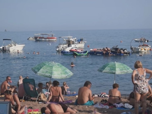DVOJICU DJEČAKA SPASIO OD UTAPANJA: Admir je heroj sa Slovenske plaže