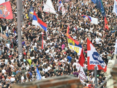 VJERUJETE LI NJIMA ILI SVOJIM OČIMA: Bivši fudbaler podijelio snimak koji najbolje razotkriva laži režimskih medija o protestu na Slaviji