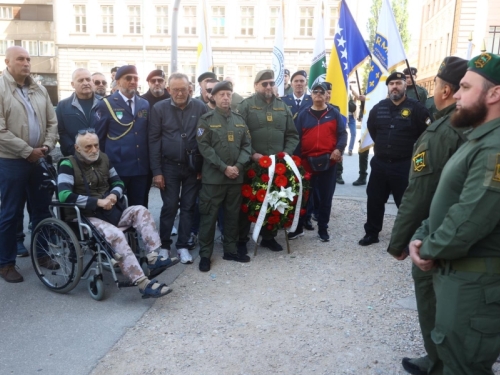 'SB' NA LICU MJESTA: Zelene beretke i građani odali počast poginulim borcima u bivšoj Dobrovoljačkoj (FOTO)