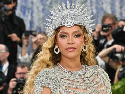 POVRATAK KOJI JE MODNI SVIJET DUGO ČEKAO: Beyonce pokorila Met Galu 2026. u pratnji porodice! (FOTO)