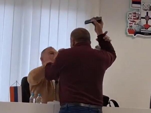 ŠAMARANJE, UDARANJE I PRIJETNJE: Kontroverzni član Šešeljeve stranke izabran za predsjednika skupštine u Bileći