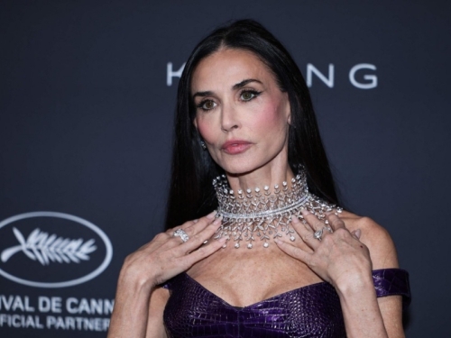 'KAKVA ŠTETA NEKAD JE BILA LJEPOTICA': Demi Moore šokirala izgledom na crvenom tepihu u Cannesu (FOTO)