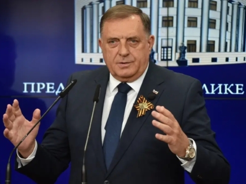 S NEČIM MORA NA IZBORE U OKTOBRU: Dodik najavio novo povećanje plata i penzija u bh. entitetu RS