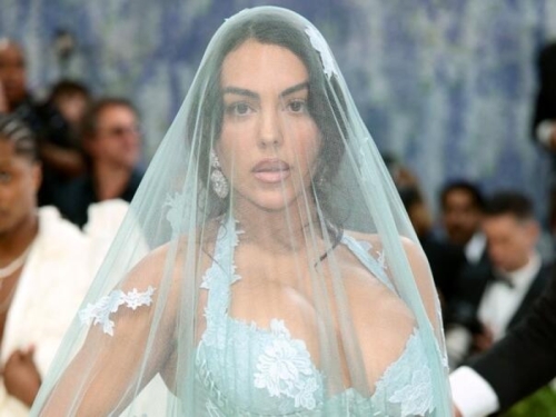 IZAZVALA BROJNE REAKCIJE: Georgina Rodriguez na Met Gali šokirala detaljem od 7 miliona eura i skrivenim porukama