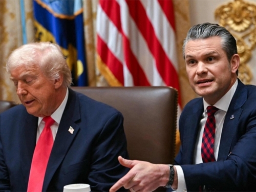 HIT NA INTERNETU: Procurila zabranjena fotografija Donalda Trumpa i Petea Hegsetha...