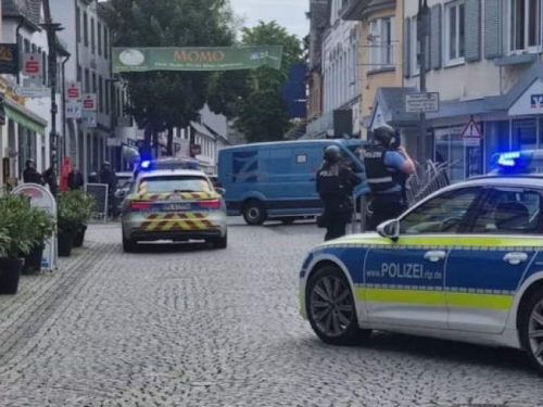 OPSADNO STANJE U NJEMAČKOJ: Talačka kriza u banci, specijalci opkolili centar grada, nebom kruže helikopteri