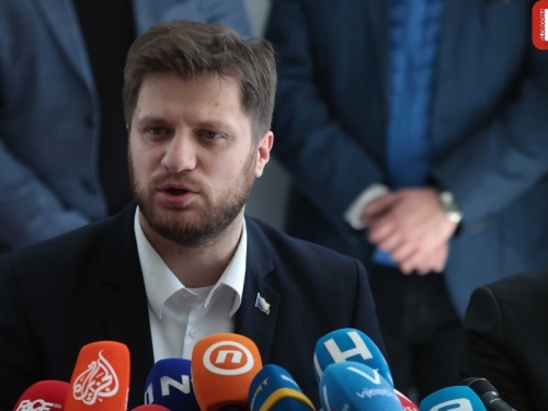 OŠTRA REAKCIJA IZ SARAJEVSKE OPĆINE STARI GRAD: Načelnika Irfana Čengića ne 'oblače građani'...