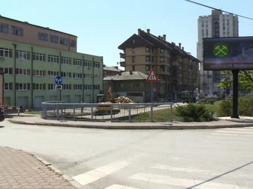 DRAMA U KAKNJU: Tokom rušenja zgrade oštećen radioaktivni gromobran, hitno alarmirana Državna agencija