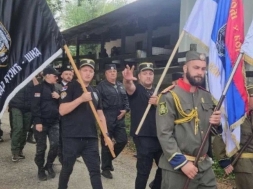 RUŽNI, BRADATI I ZLI: Pogledajte okupljanje četnika na Ravnoj Gori uz oružje,pokliče, uniforme i zločinačke pjesme (FOTO, VIDEO)