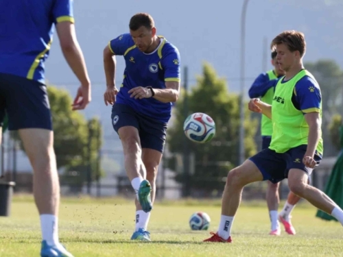 MAKSIMALNA POSVEĆENOST: Zmajevi odradili još jedan trening, jedan detalj privukao pažnju... (FOTO)