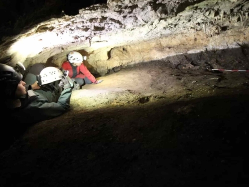 ARHEOLOŠKA SENZACIJA U HRVATSKOJ: U pećini pronašli pozorišnu masku staru skoro 2500 godina (FOTO)