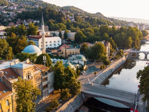 BALKANSKI BUM KOJI JE IZNENADIO EVROPU: Turisti masovno hrle u Bosnu i Hercegovinu i komšiluk, a razlog za ovaj preokret ostavio je lidere u šoku