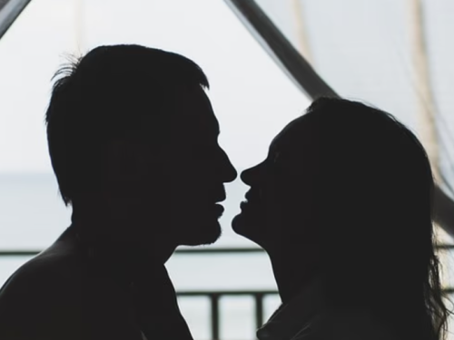 HILJADE INTIMNIH SLIKA I PORUKA ISPLIVALO: Britanska zvijezda i slavni sportista u centru neviđenog skandala