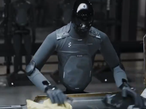 BUDUĆNOST JE STIGLA: Pogledajte kako humanoidni robot Helix-02 odrađuje cijelu smjenu u skladištu (VIDEO)