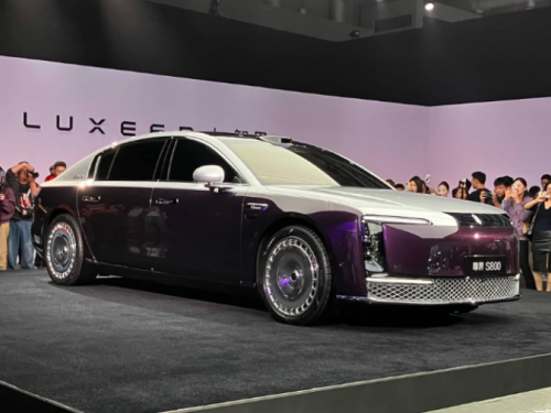 LIMUZINA KOJA JE POSRAMILA ROLLS ROYCE I MAYBACH: Maextro S800 nudi futurizam po cijeni 'običnog' auta (VIDEO)
