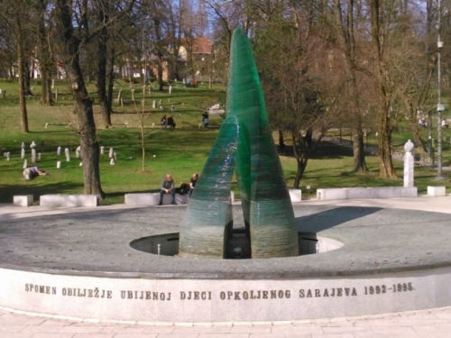 DA RATA NE BUDE: Sarajevo obilježava Dan sjećanja na ubijenu djecu opsade (VIDEO)