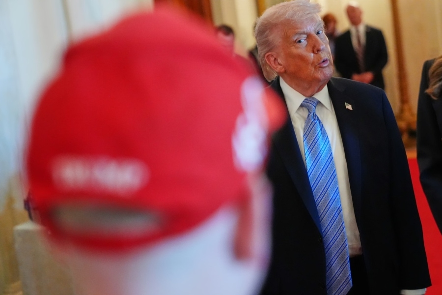 AMERIKA NA IVICI KOLAPSA: Zbog skoka cijena goriva i rata sa Iranom  Donald Trump pao na najniže grane od 2009. godine, a ekonomska kriza guta NJEGOVU STRANKU