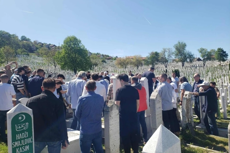 ZBOGOM, ĐANA: Obavljena dženaza Vildani Đani Šaković, suprug Armin i djeca ispratili je uz suze